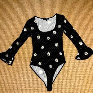 Cute daisy bodysuit!
